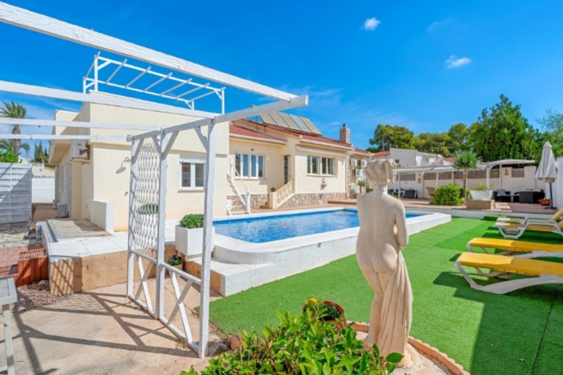 Återförsäljning - Villa -
Rojales - Ciudad Quesada