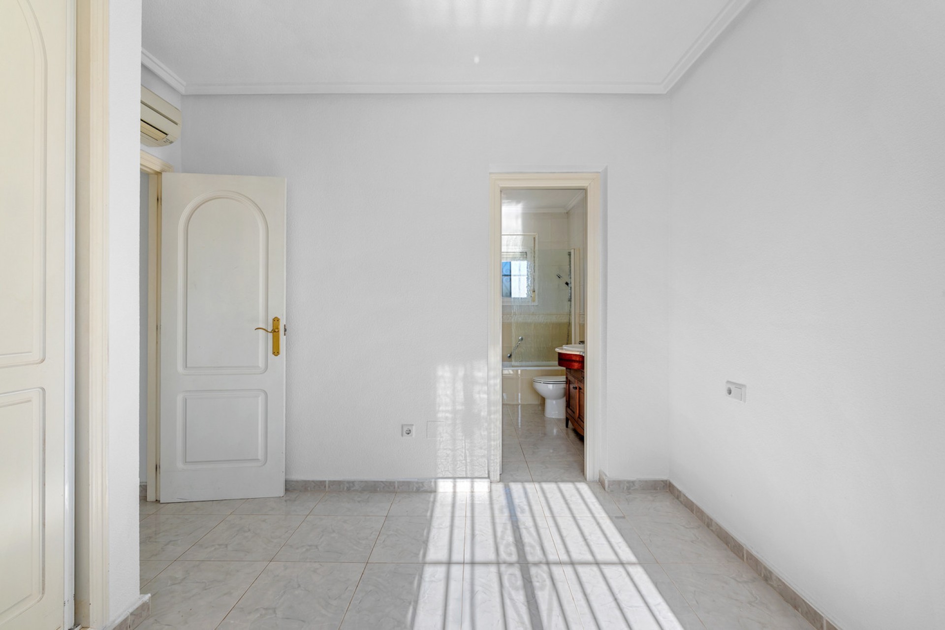 Återförsäljning - Villa -
Rojales - Inland