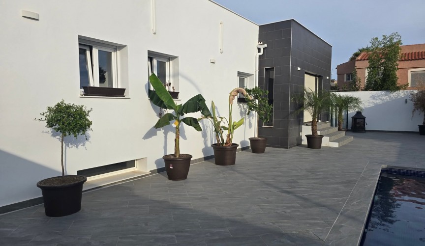 Återförsäljning - Villa -
Rojales - Inland