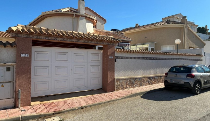 Återförsäljning - Villa -
Rojales - rojales hills