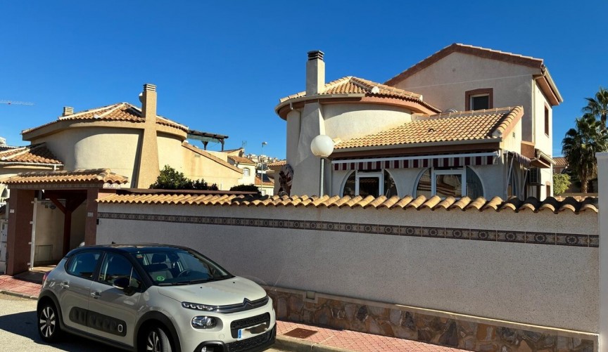 Återförsäljning - Villa -
Rojales - rojales hills