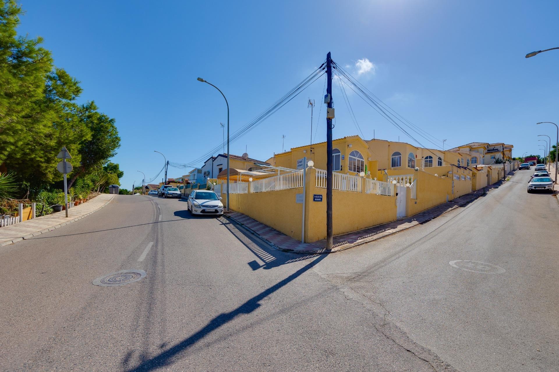 Återförsäljning - Villa -
San Fulgencio - La Marina