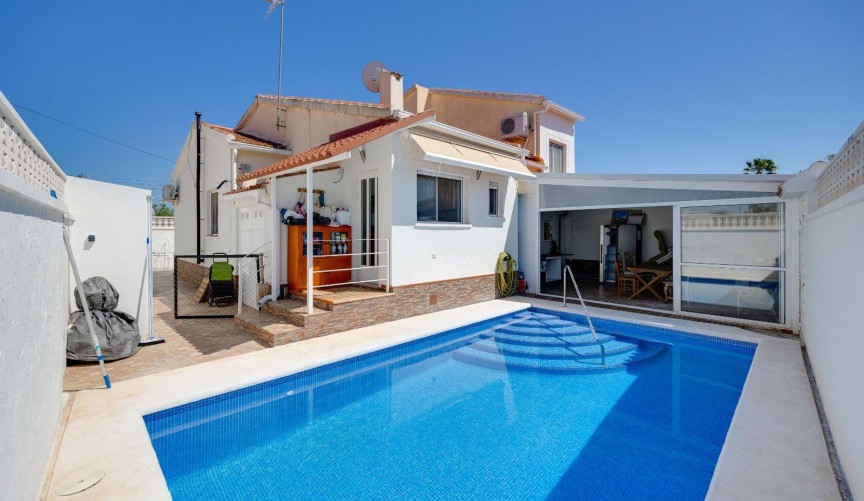 Återförsäljning - Villa -
San Fulgencio - La Marina