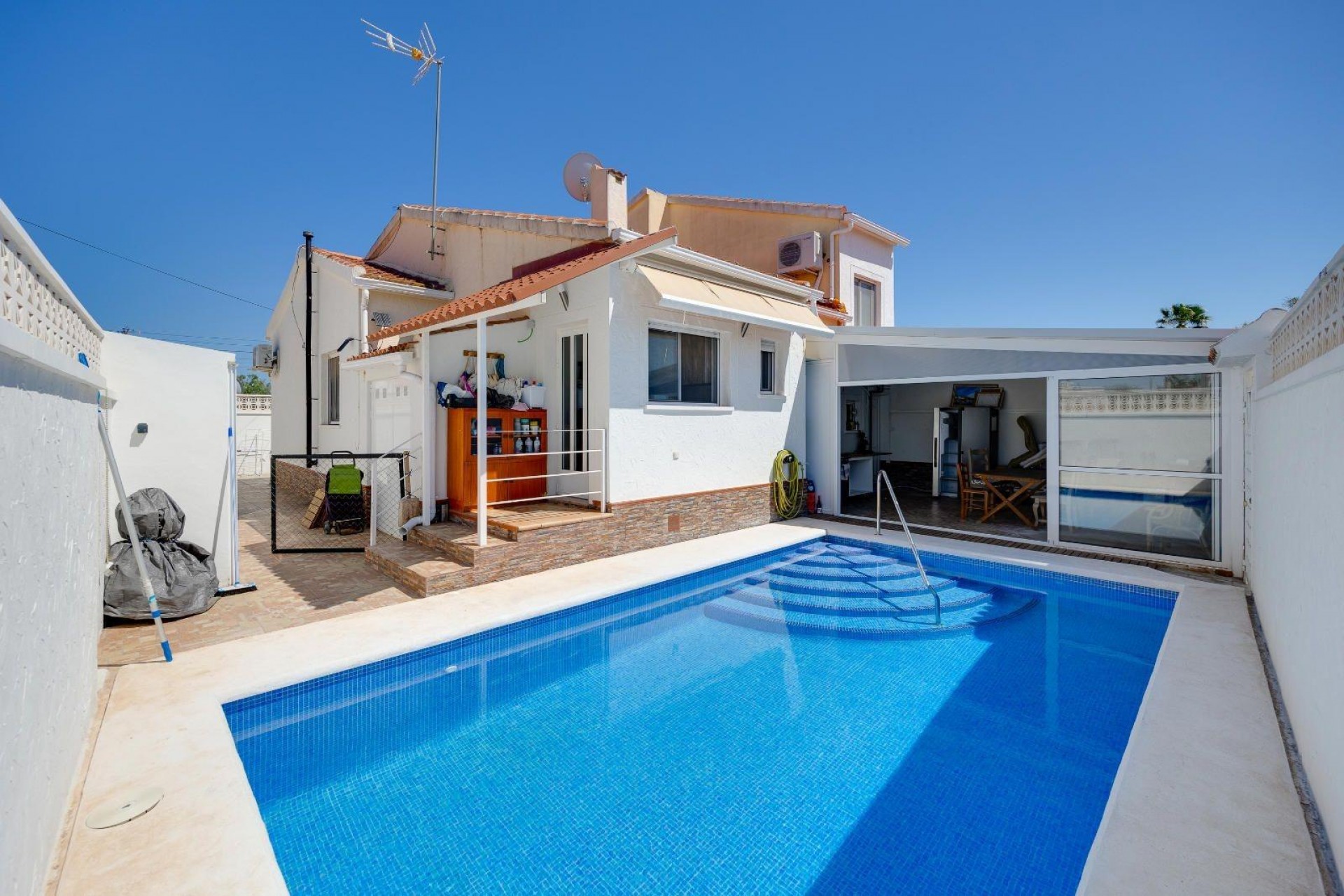 Återförsäljning - Villa -
San Fulgencio - La Marina