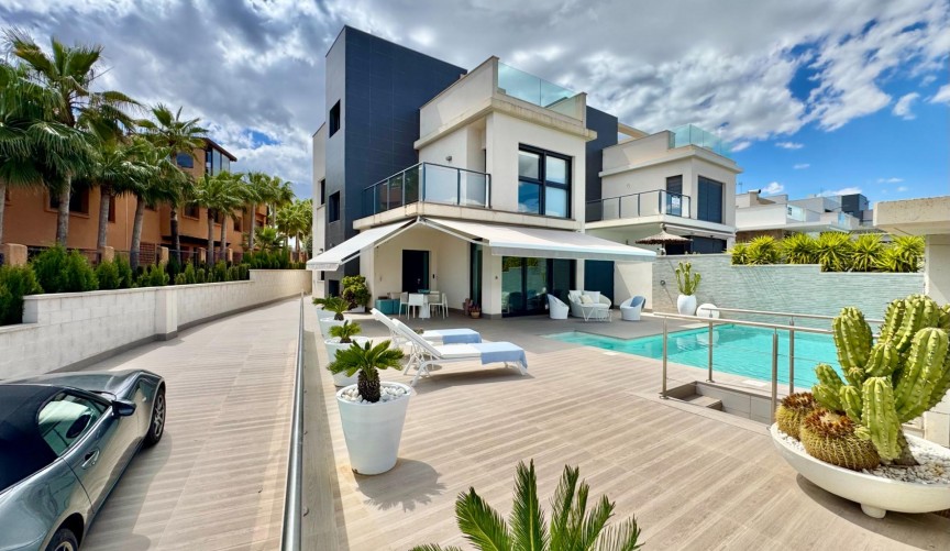 Återförsäljning - Villa -
San Miguel de Salinas - Bellavista
