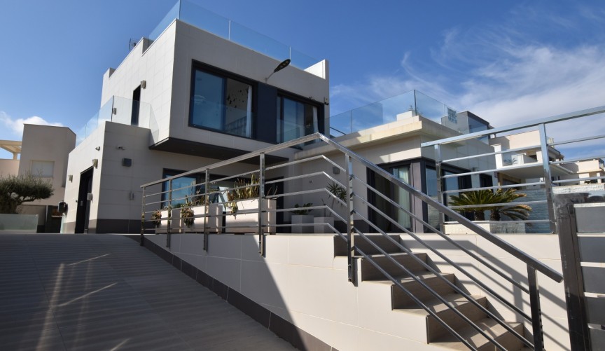 Återförsäljning - Villa -
San Miguel de Salinas - Inland