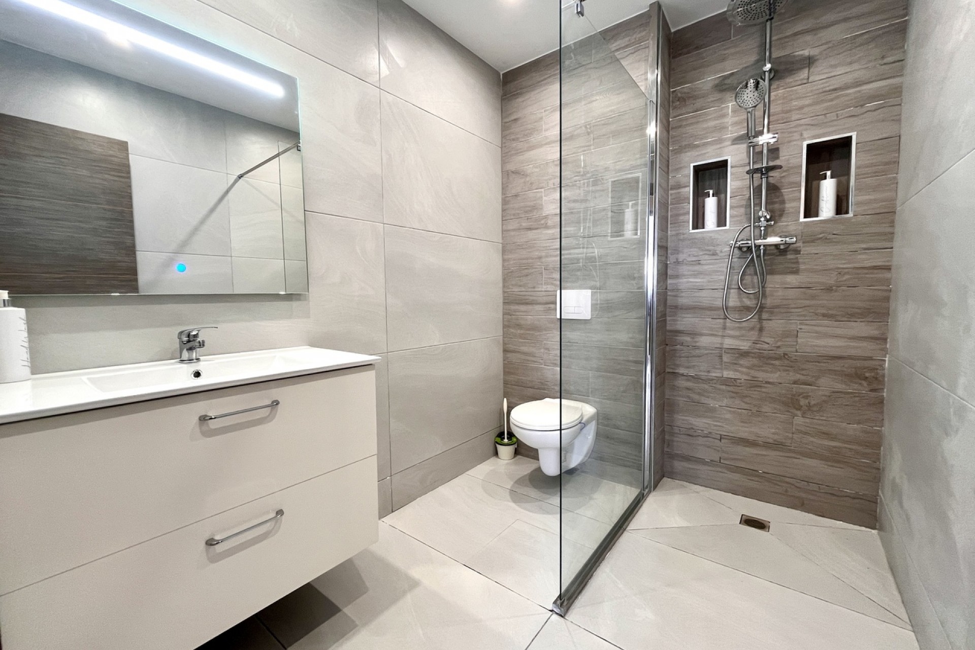 Återförsäljning - Villa -
San Miguel de Salinas - Inland