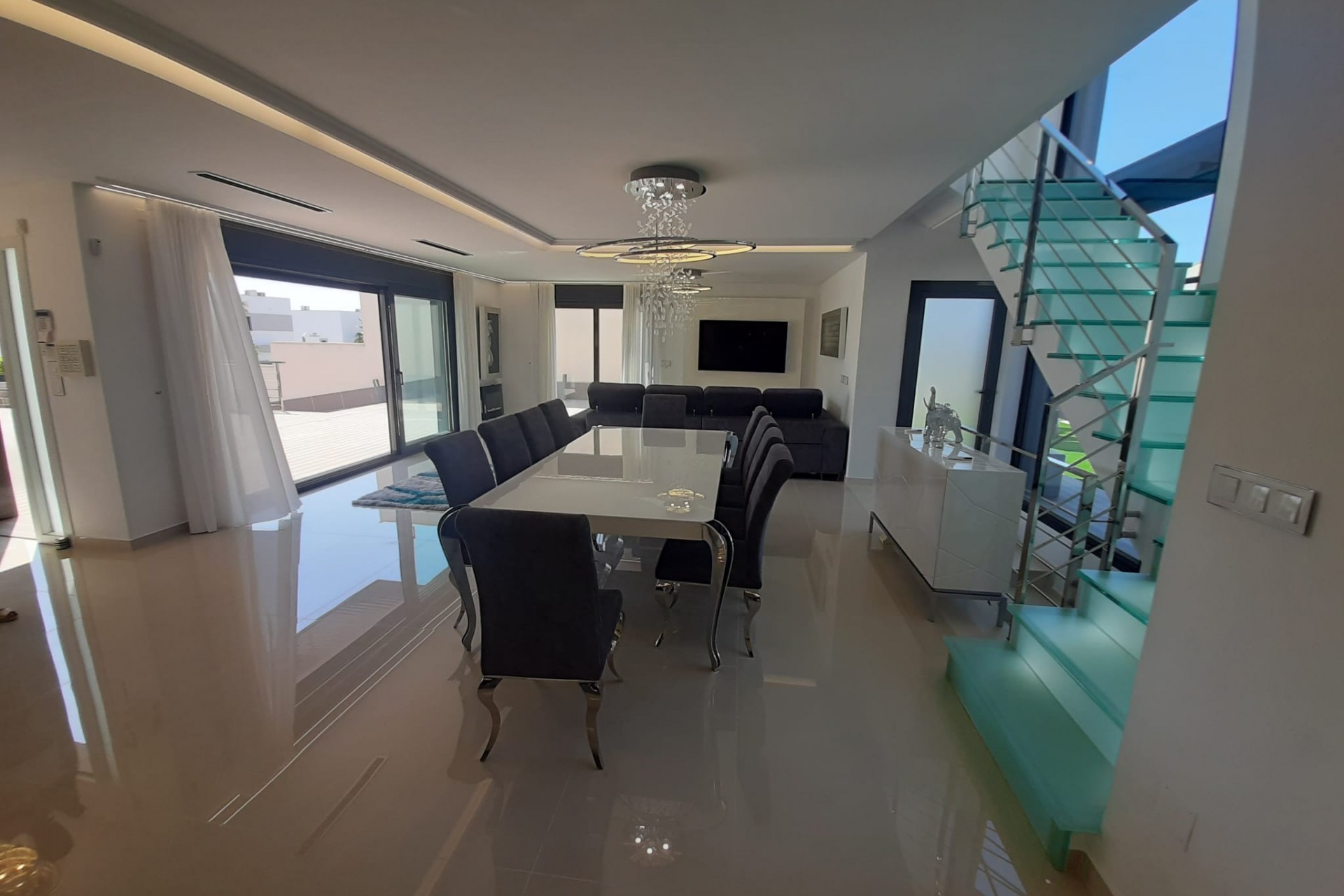 Återförsäljning - Villa -
San Miguel de Salinas - Inland