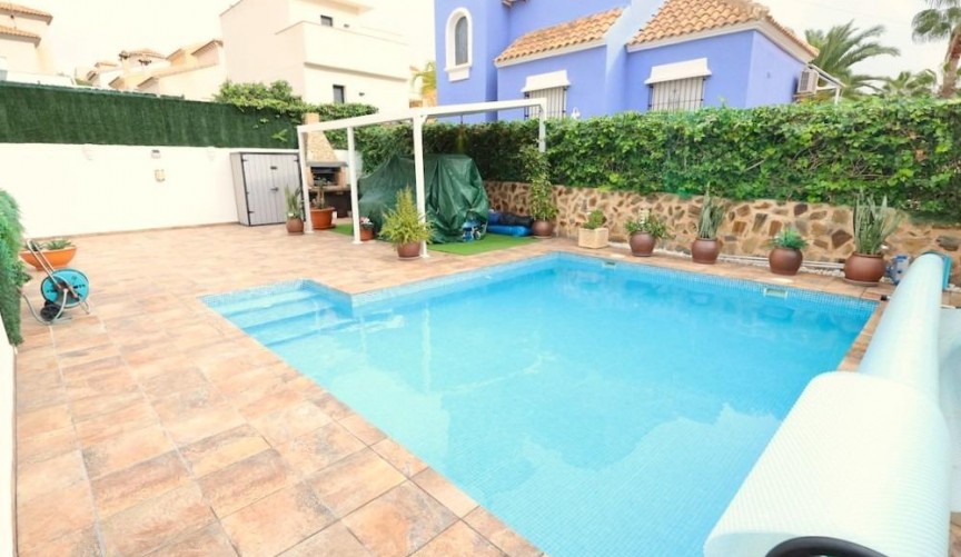 Återförsäljning - Villa -
San Miguel de Salinas - Inland