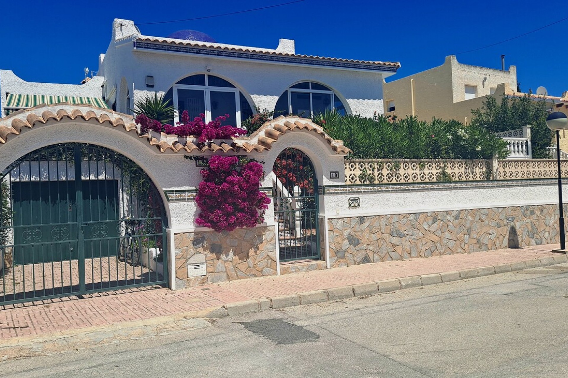 Återförsäljning - Villa -
San Miguel de Salinas - Inland