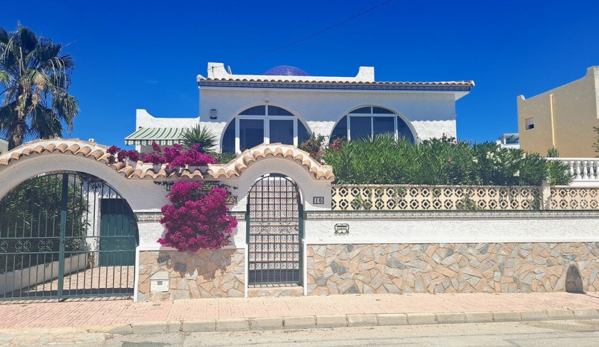 Återförsäljning - Villa -
San Miguel de Salinas - Inland