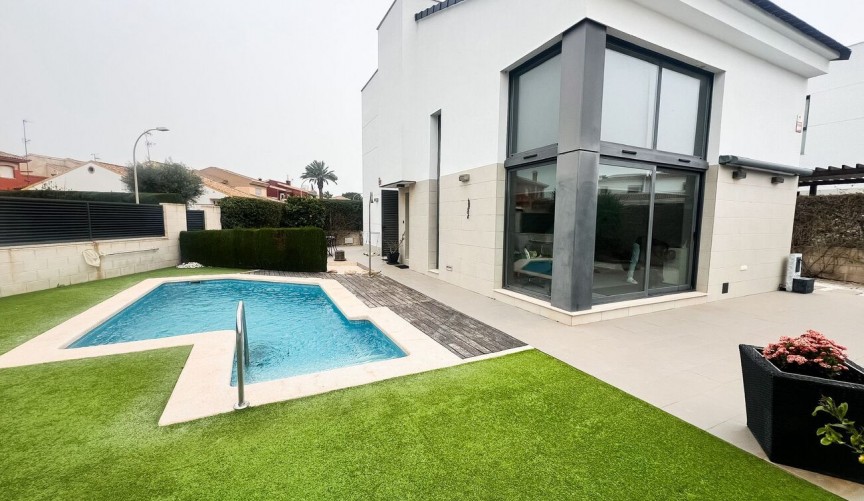 Återförsäljning - Villa -
Santiago de la Ribera - Costa Calida