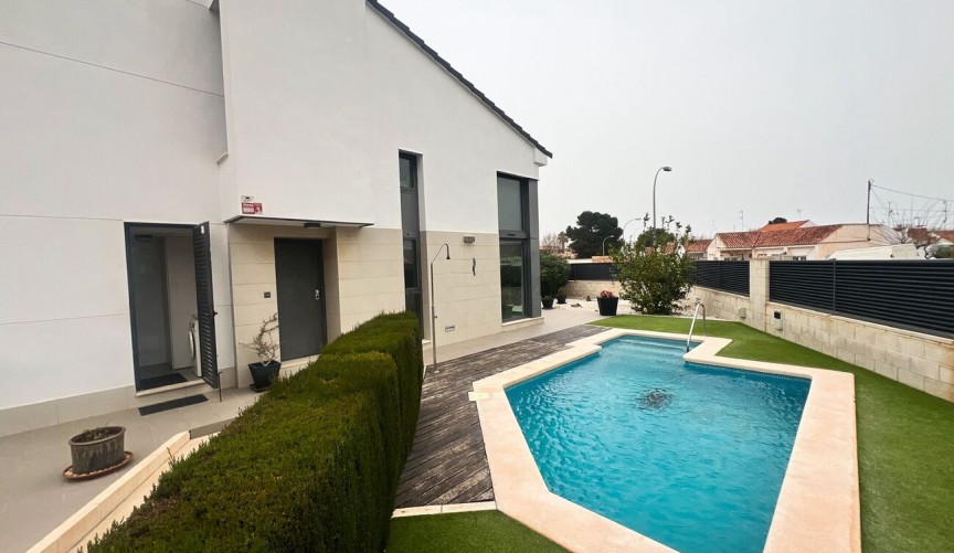 Återförsäljning - Villa -
Santiago de la Ribera - Costa Calida