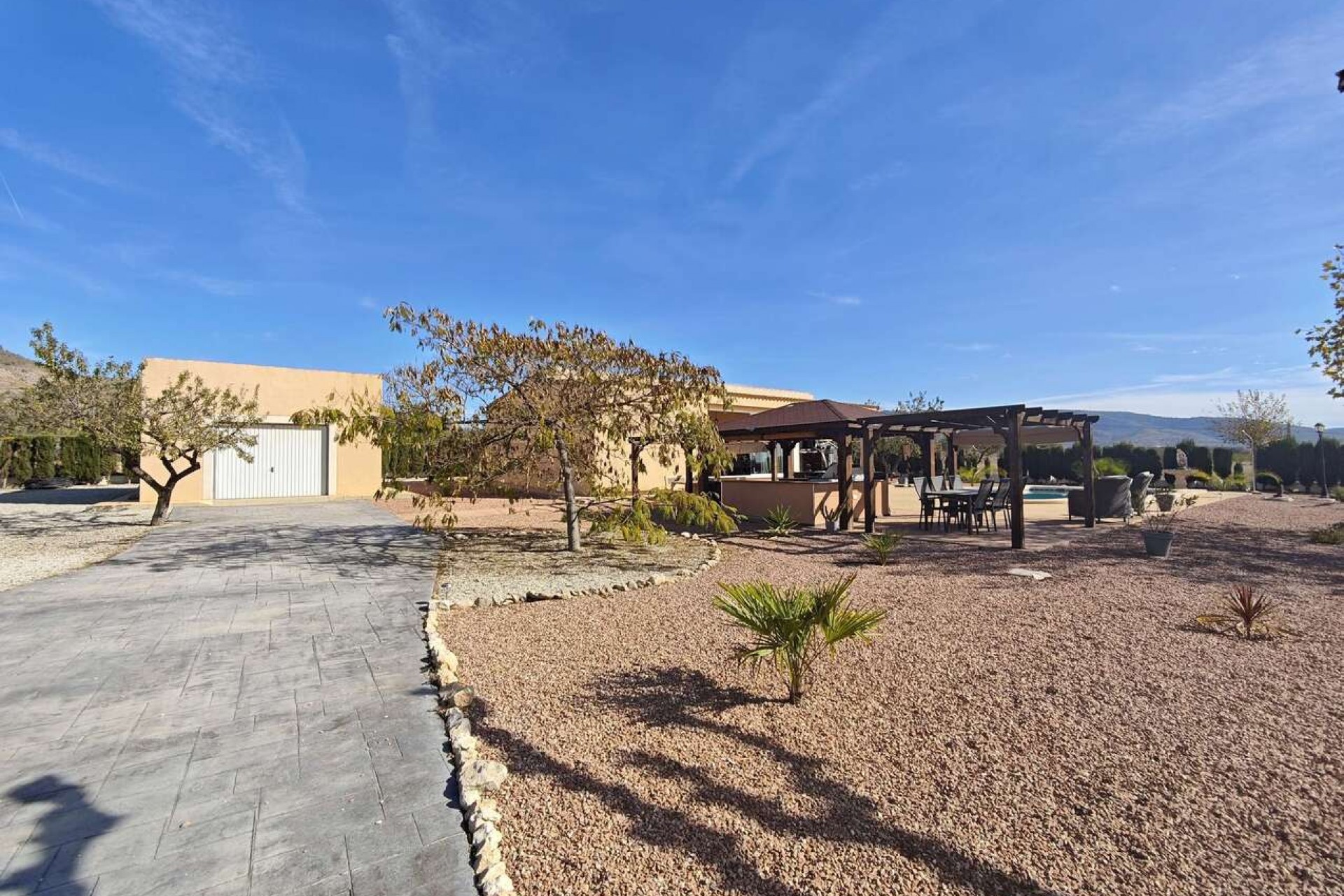 Återförsäljning - Villa -
Sax - Inland