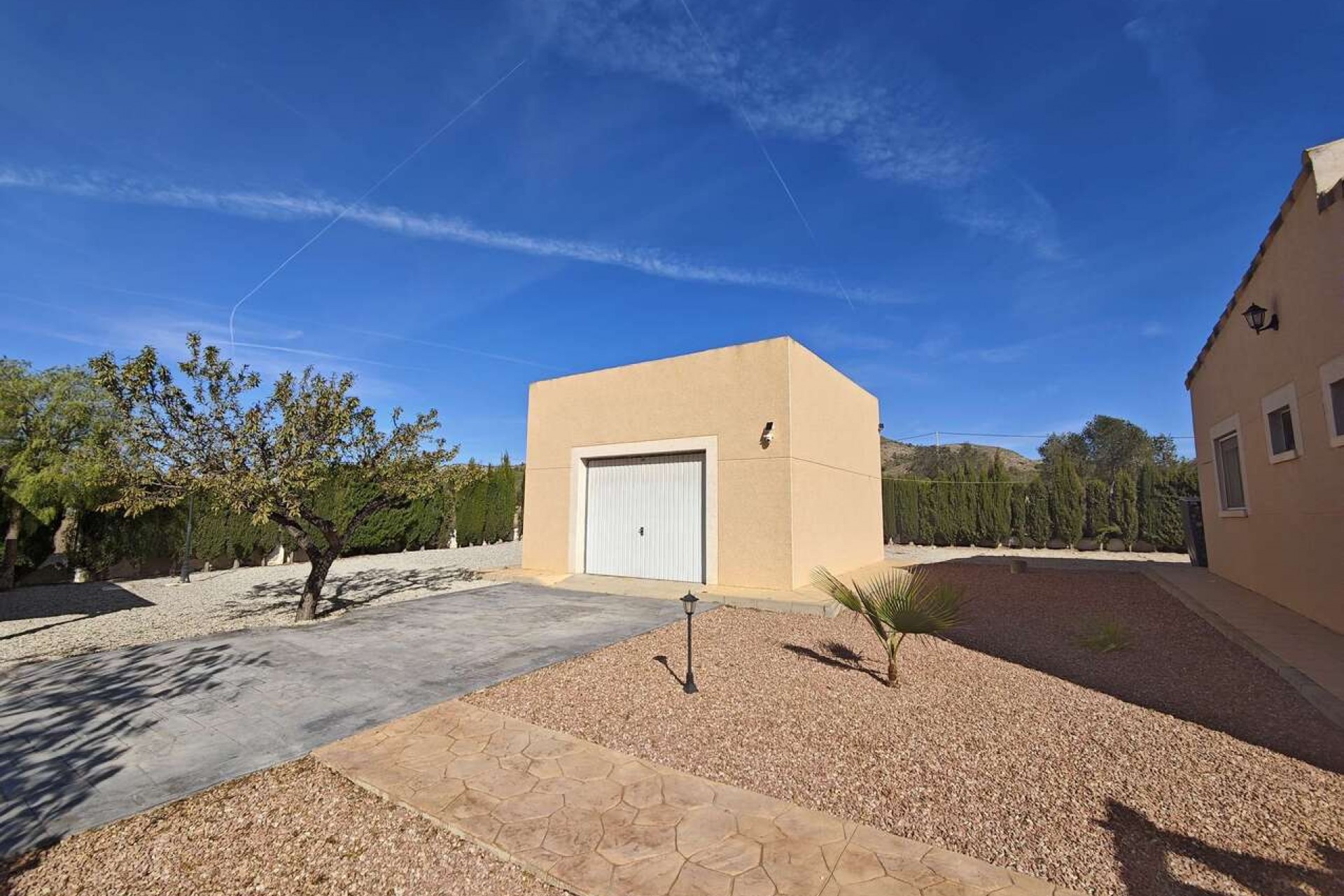 Återförsäljning - Villa -
Sax - Inland