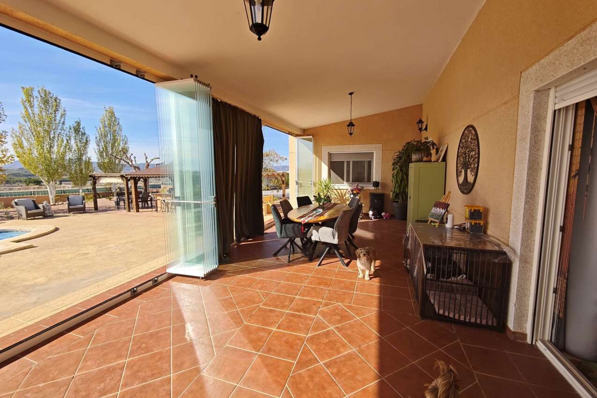 Återförsäljning - Villa -
Sax - Inland