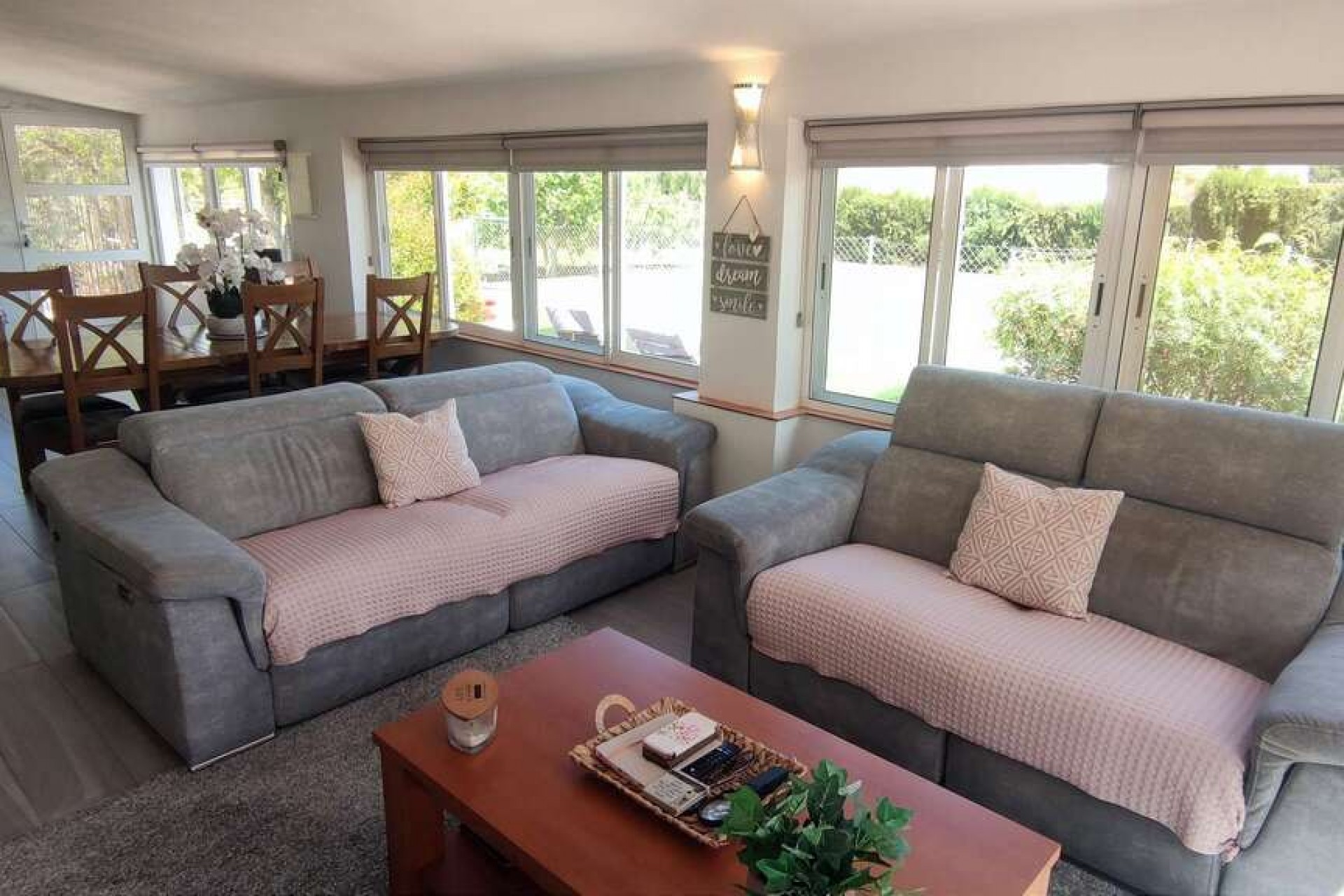 Återförsäljning - Villa -
Sax - Inland