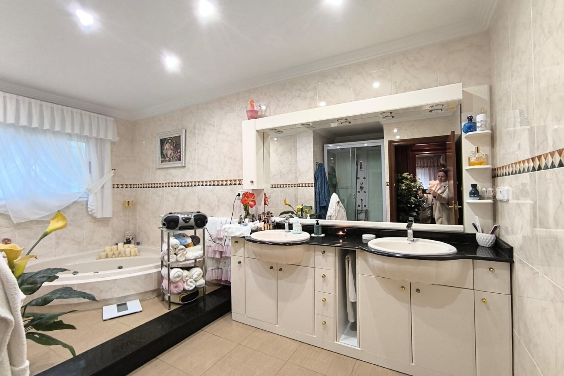 Återförsäljning - Villa -
Sax - Inland