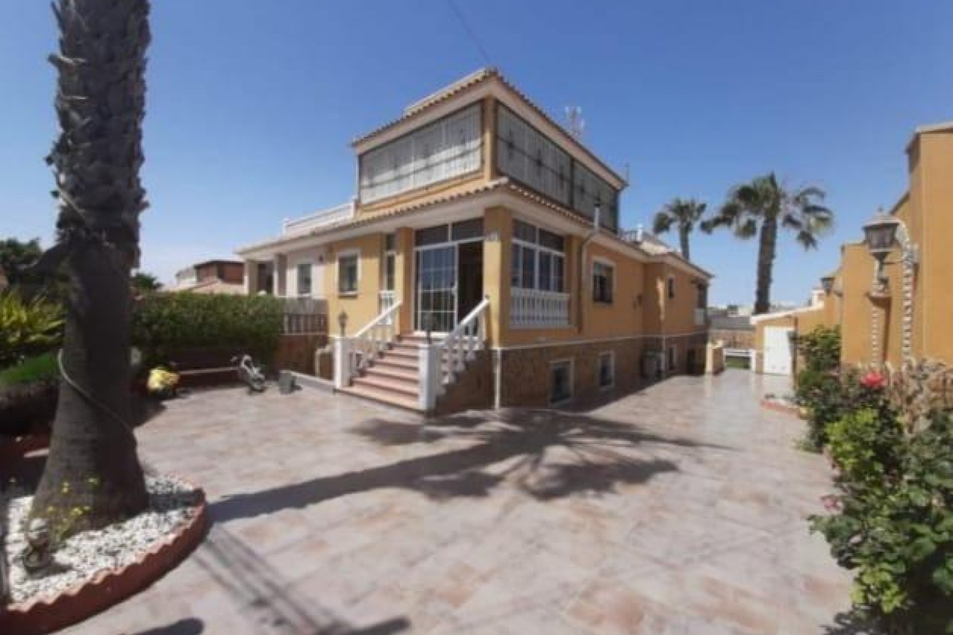 Återförsäljning - Villa -
Torrevieja - aguas nuevas