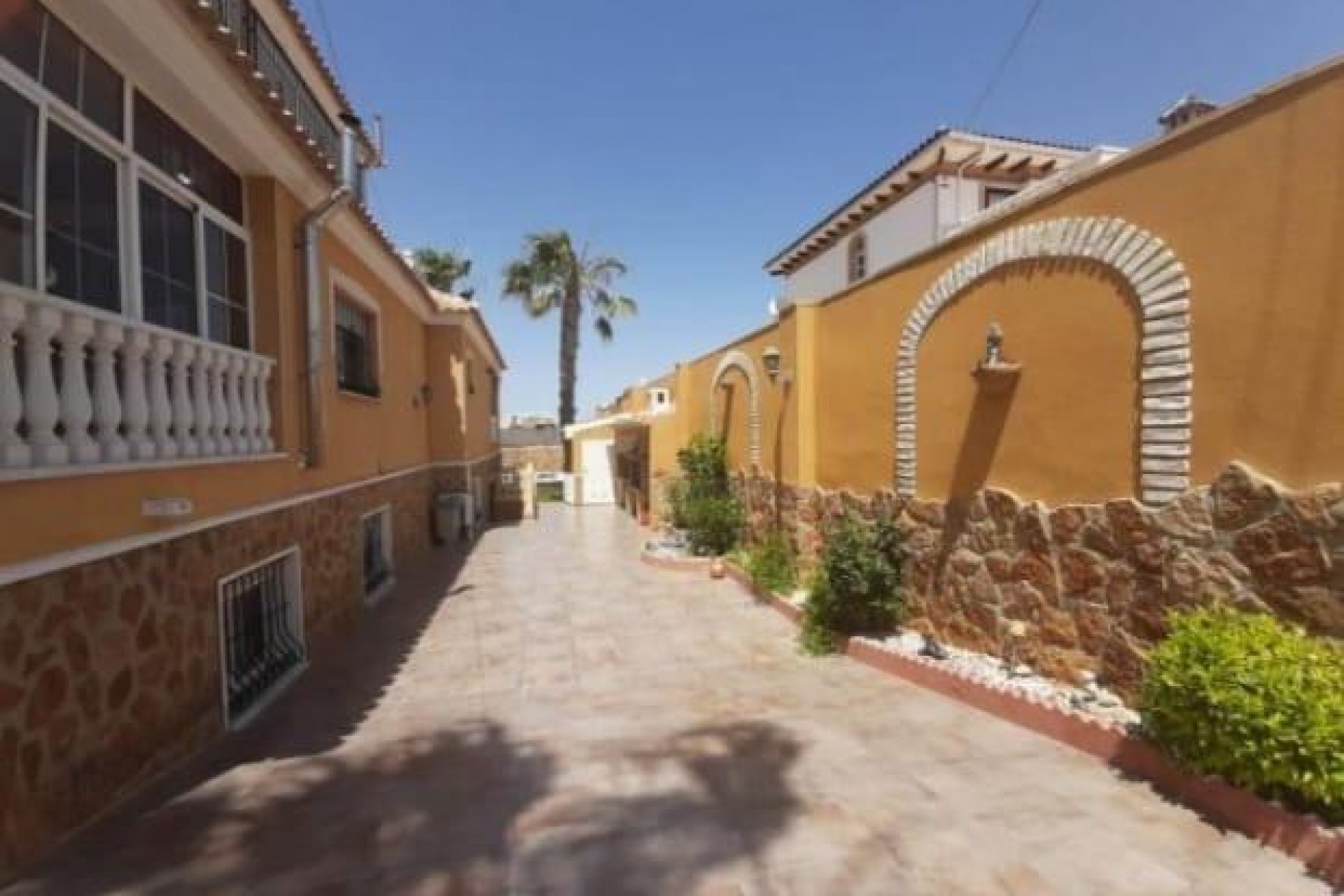 Återförsäljning - Villa -
Torrevieja - aguas nuevas