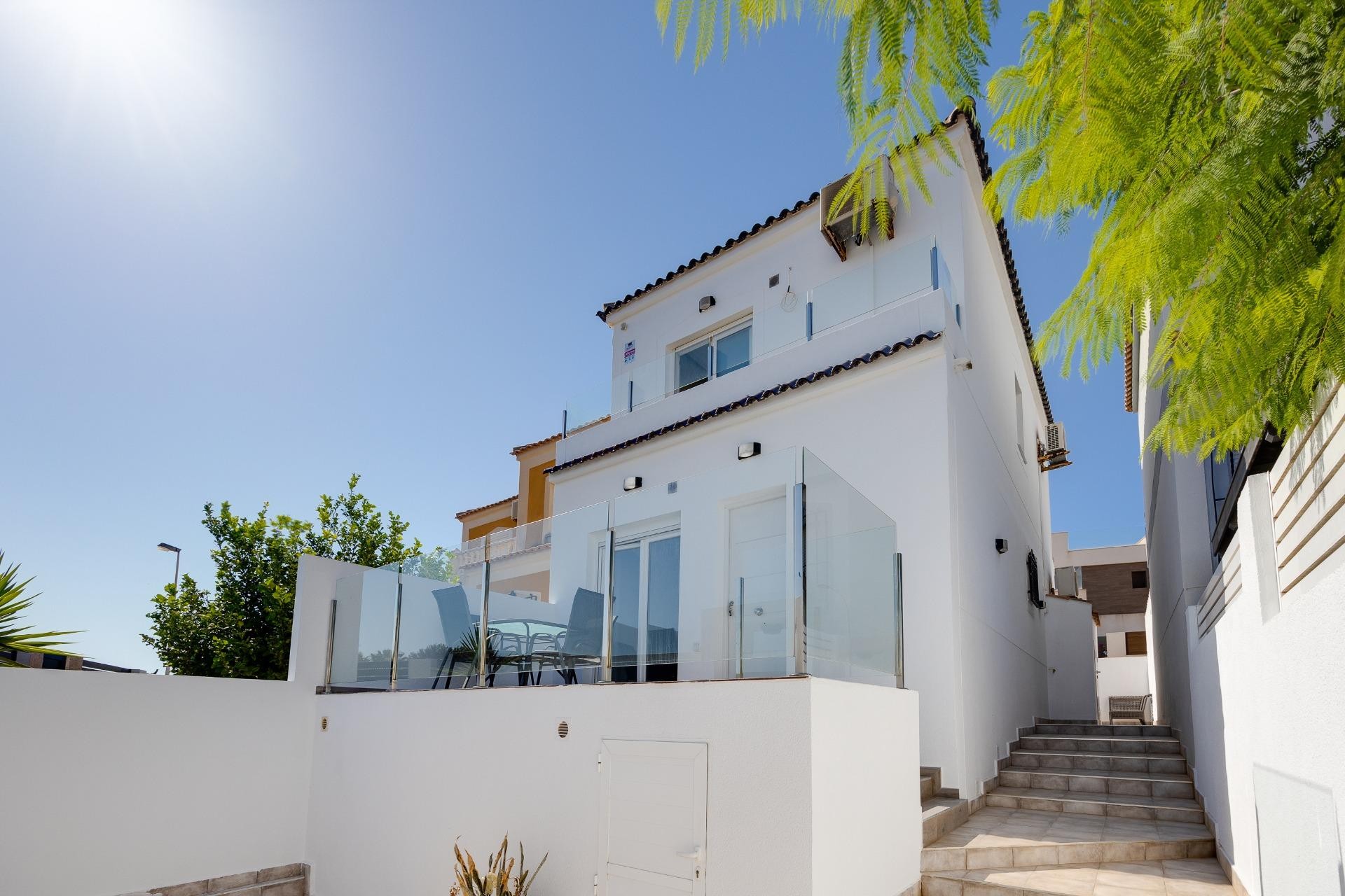 Återförsäljning - Villa -
Torrevieja - aguas nuevas
