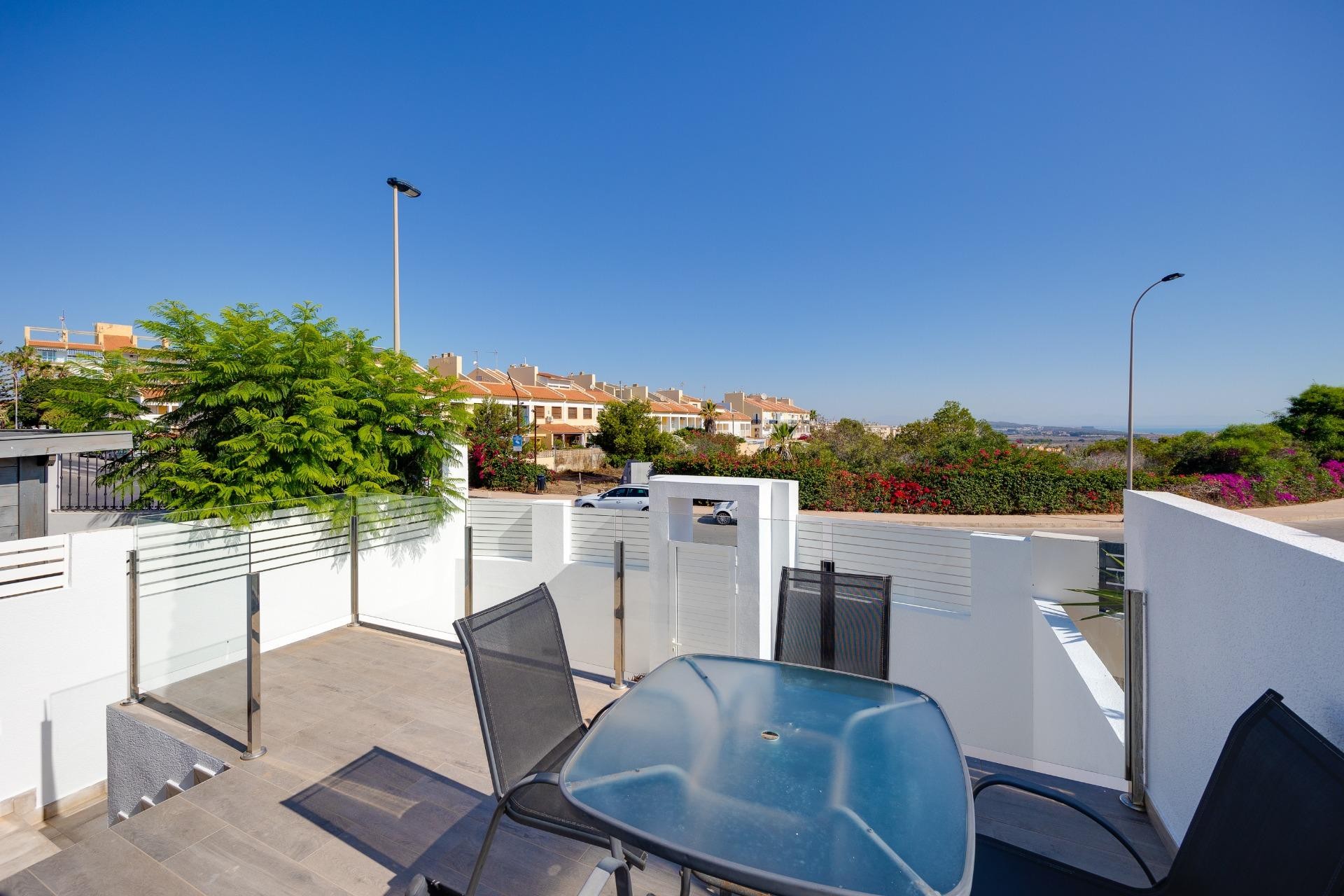 Återförsäljning - Villa -
Torrevieja - aguas nuevas