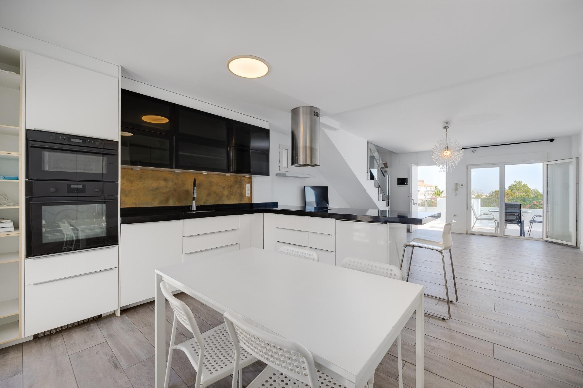 Återförsäljning - Villa -
Torrevieja - aguas nuevas