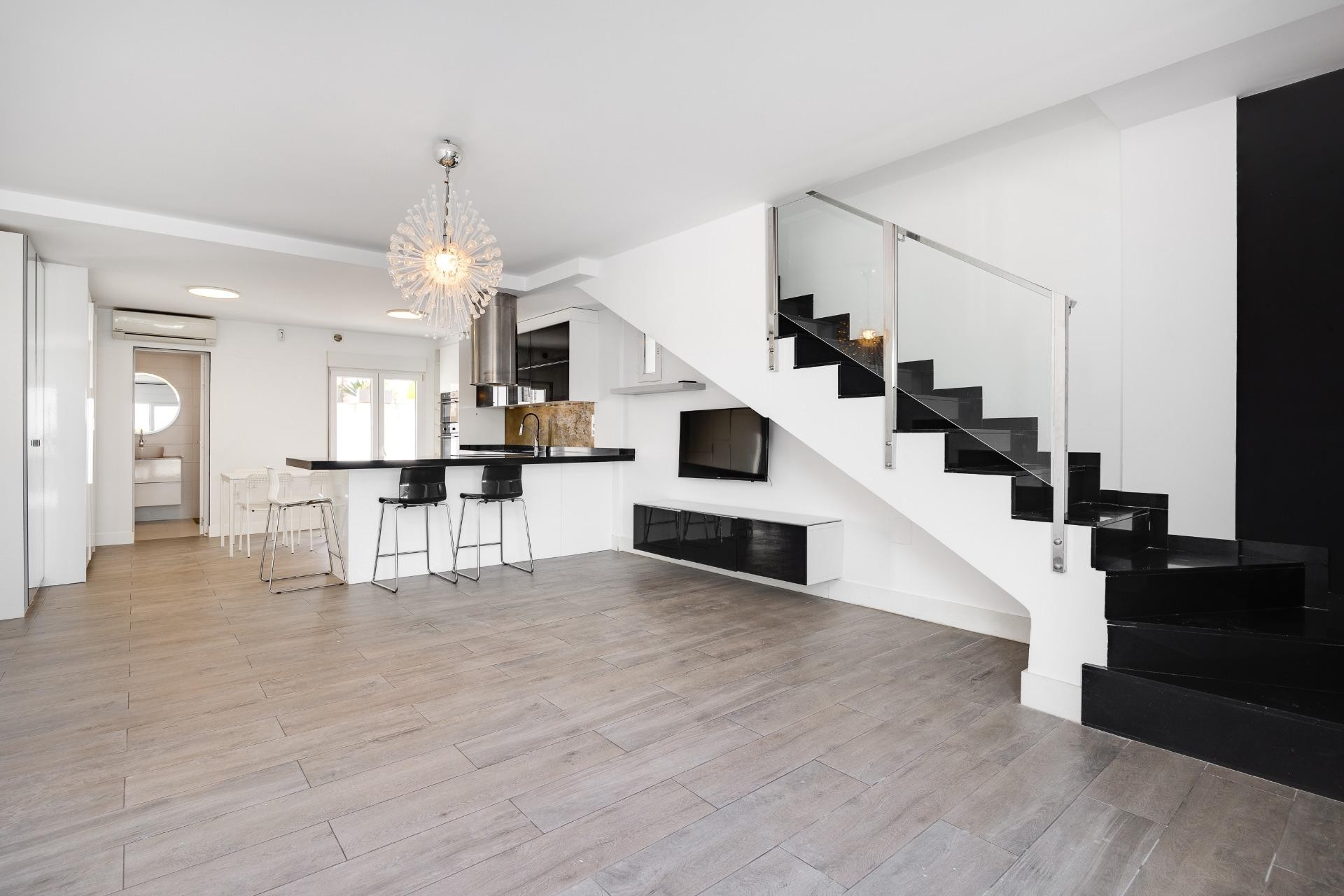 Återförsäljning - Villa -
Torrevieja - aguas nuevas