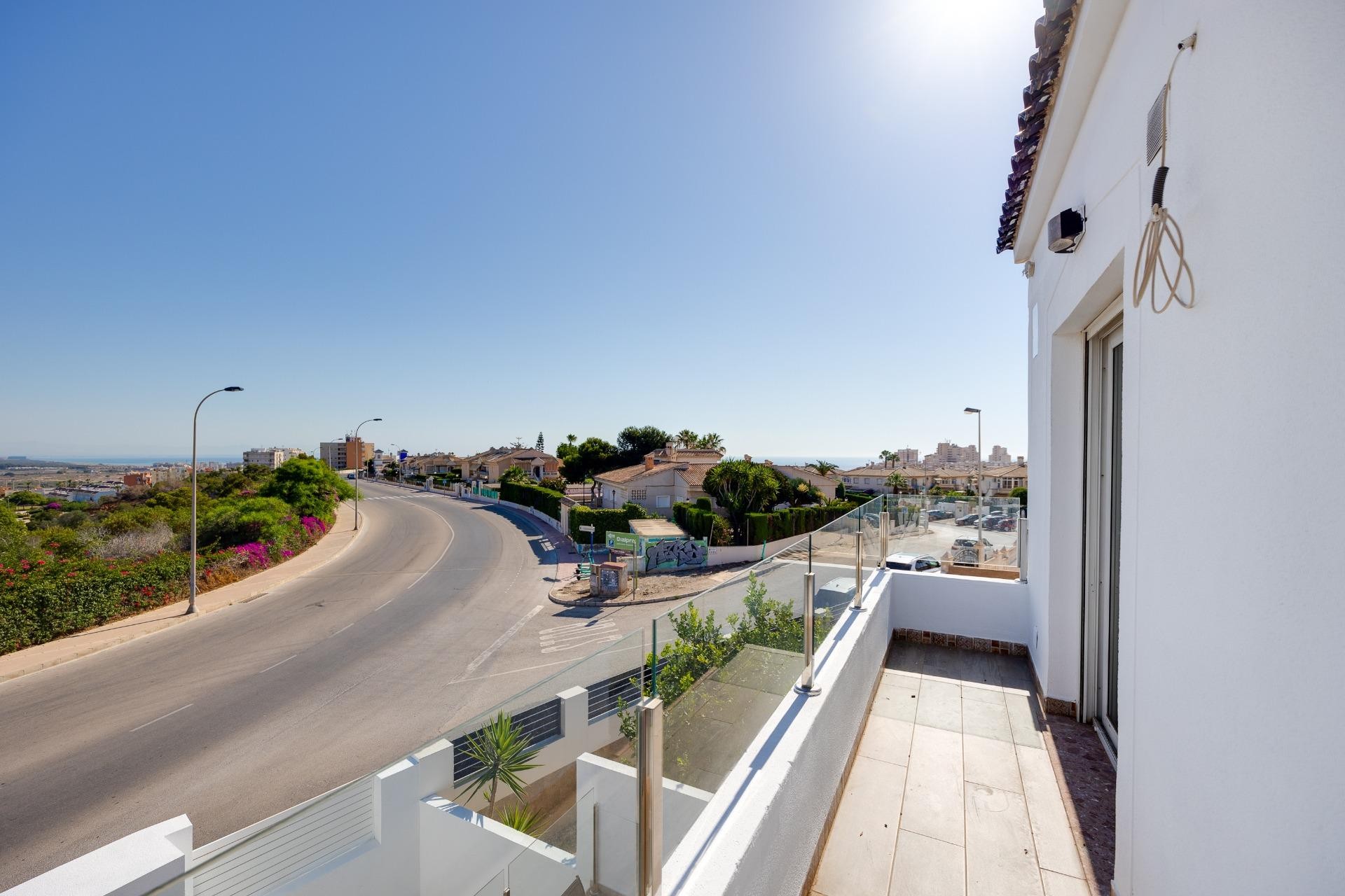 Återförsäljning - Villa -
Torrevieja - aguas nuevas