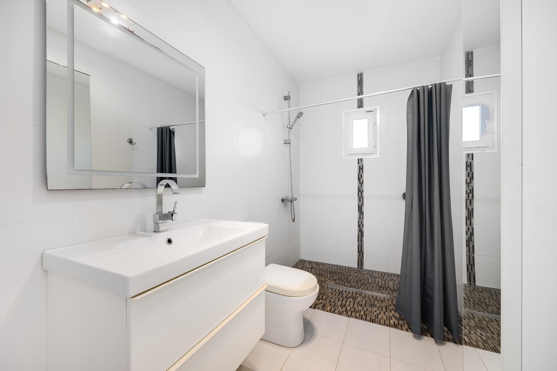 Återförsäljning - Villa -
Torrevieja - aguas nuevas