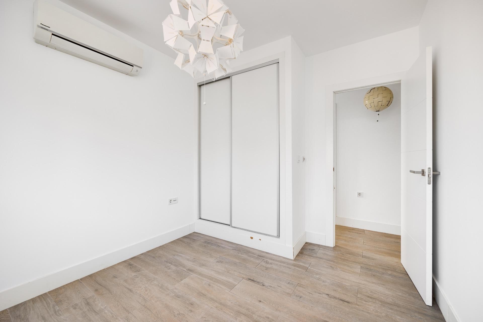 Återförsäljning - Villa -
Torrevieja - aguas nuevas