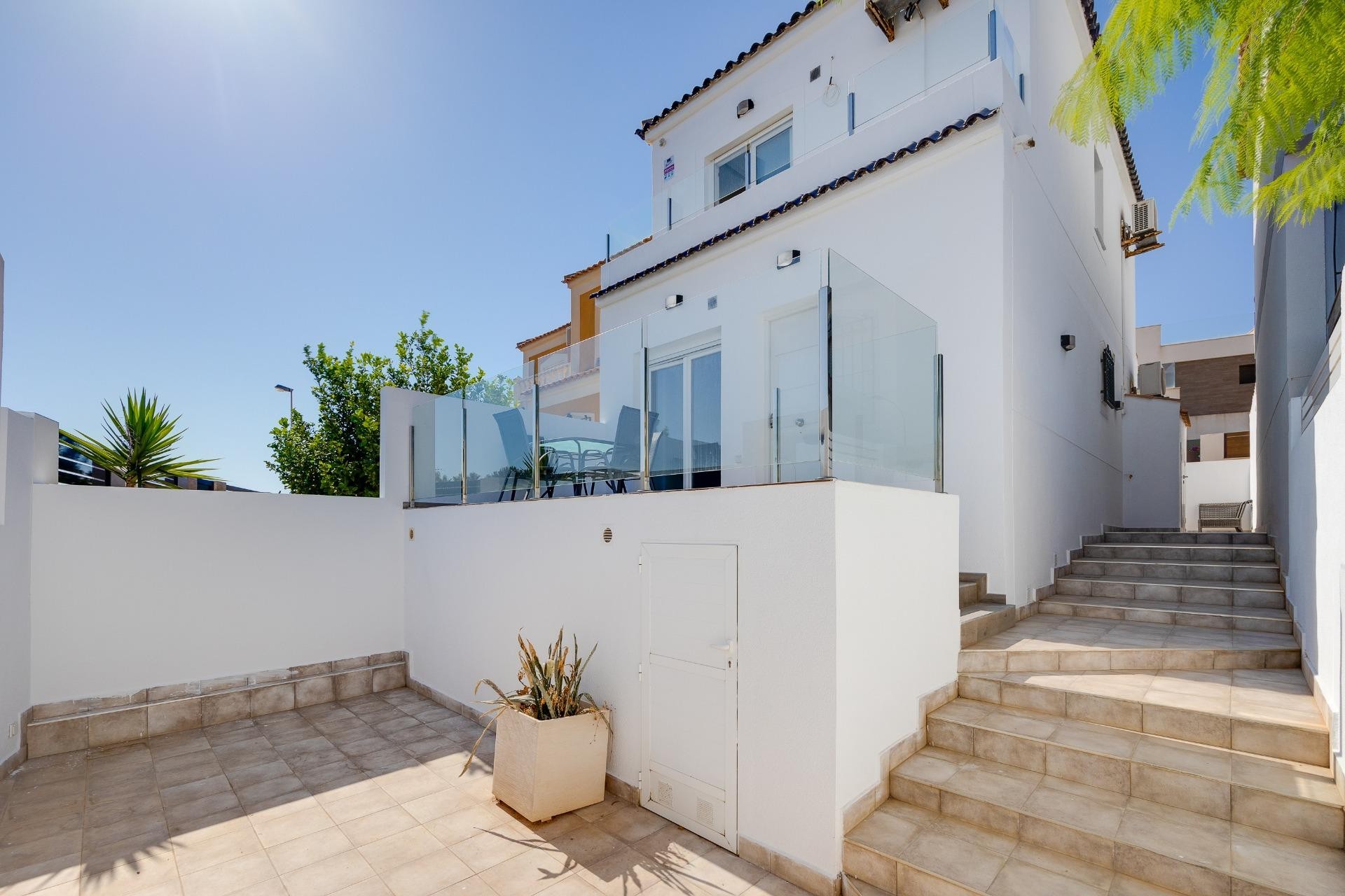 Återförsäljning - Villa -
Torrevieja - aguas nuevas