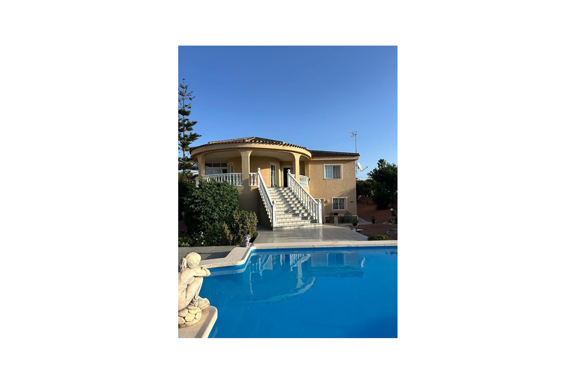 Återförsäljning - Villa -
Torrevieja - aguas nuevas