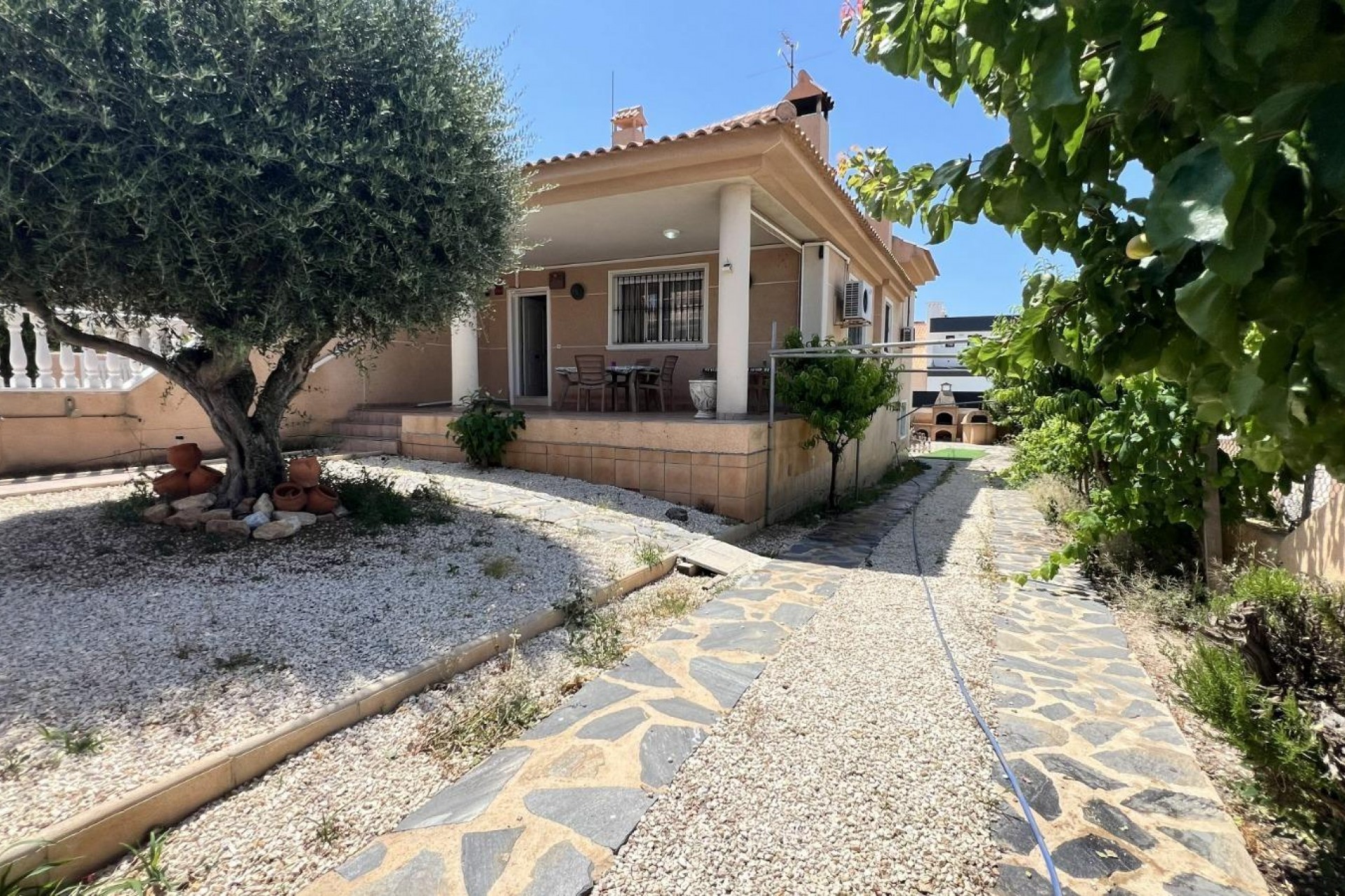 Återförsäljning - Villa -
Torrevieja - aguas nuevas