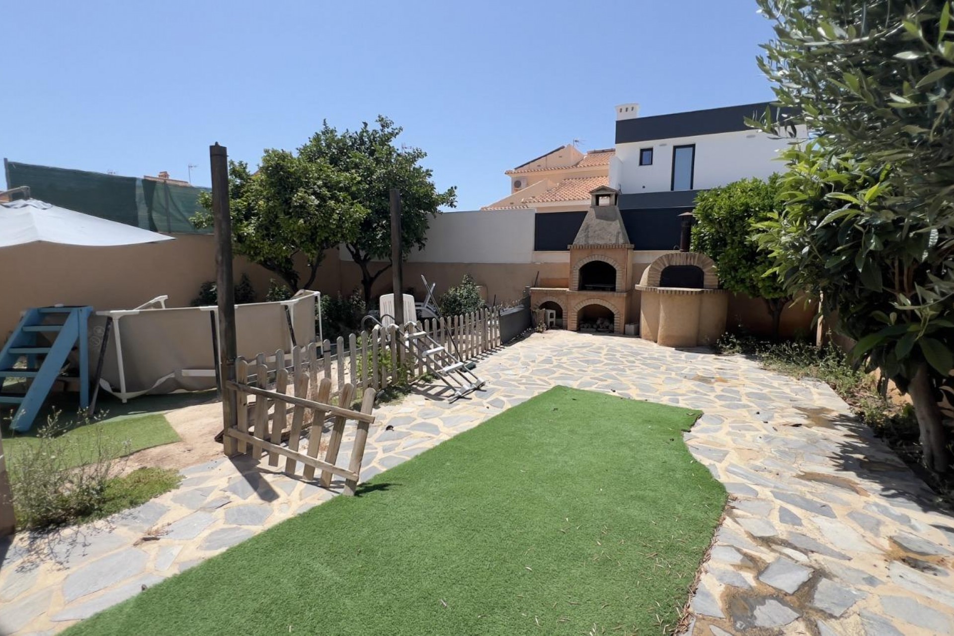 Återförsäljning - Villa -
Torrevieja - aguas nuevas