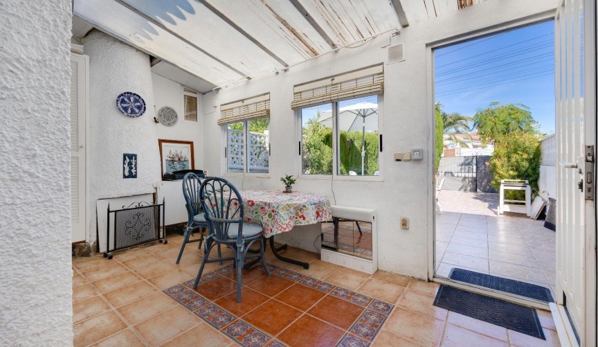 Återförsäljning - Villa -
Torrevieja - Calas Blanca