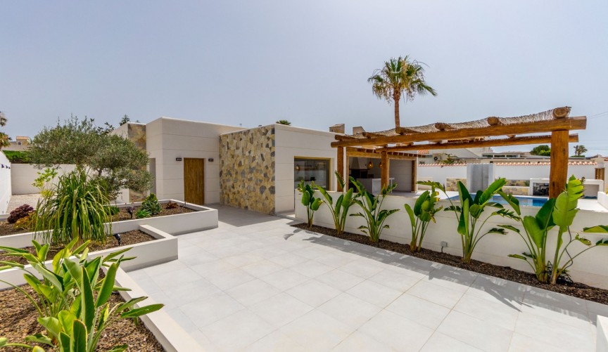 Återförsäljning - Villa -
Torrevieja - Costa Blanca