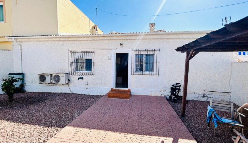 Återförsäljning - Villa -
Torrevieja - Costa Blanca