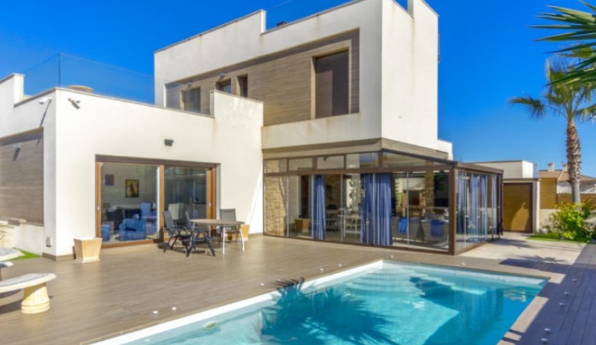 Återförsäljning - Villa -
Torrevieja - Costa Blanca