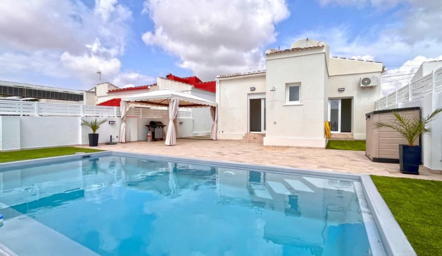 Återförsäljning - Villa -
Torrevieja - Costa Blanca