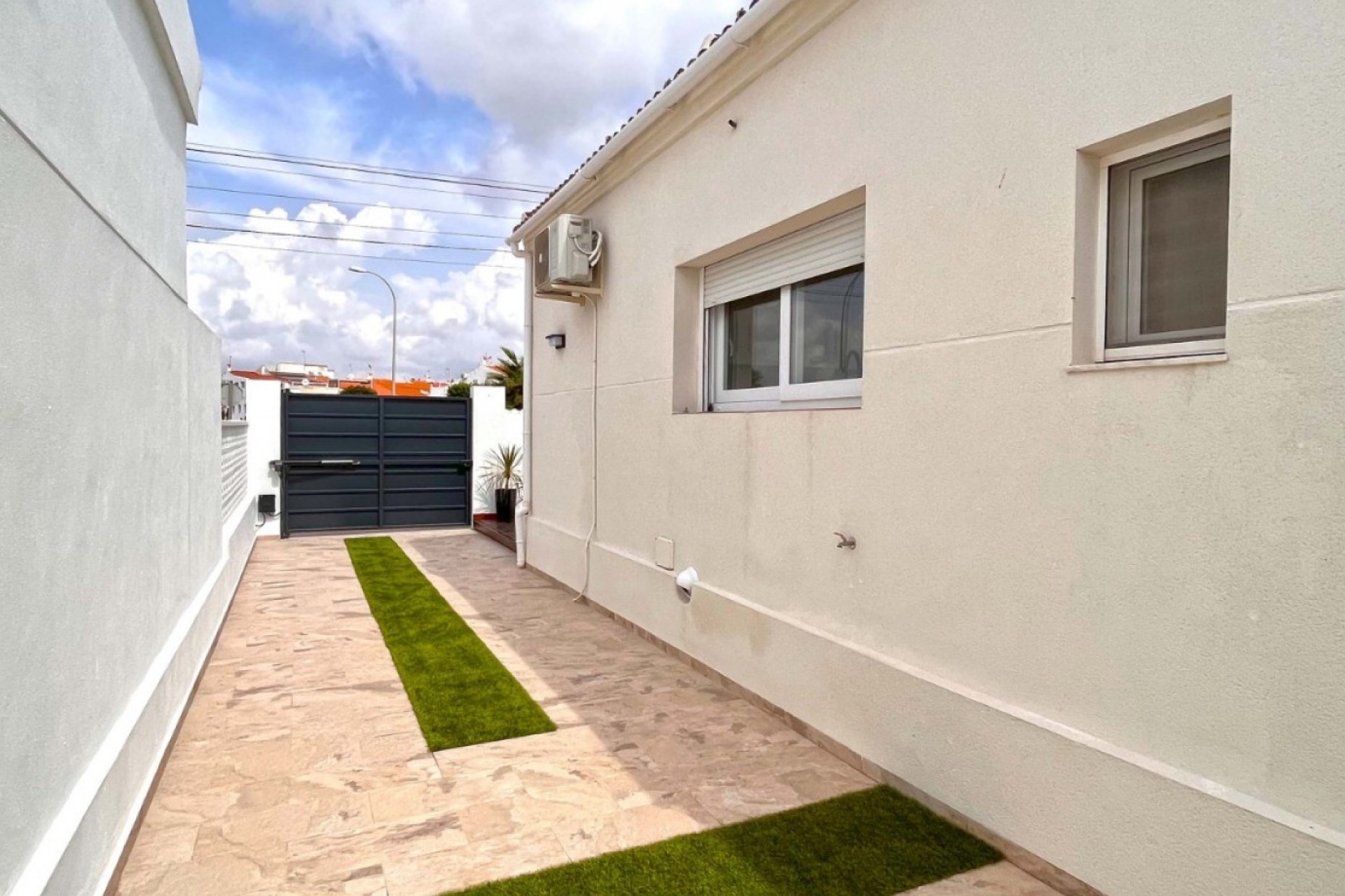 Återförsäljning - Villa -
Torrevieja - Costa Blanca