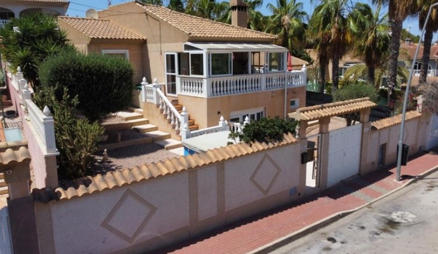 Återförsäljning - Villa -
Torrevieja - Costa Blanca