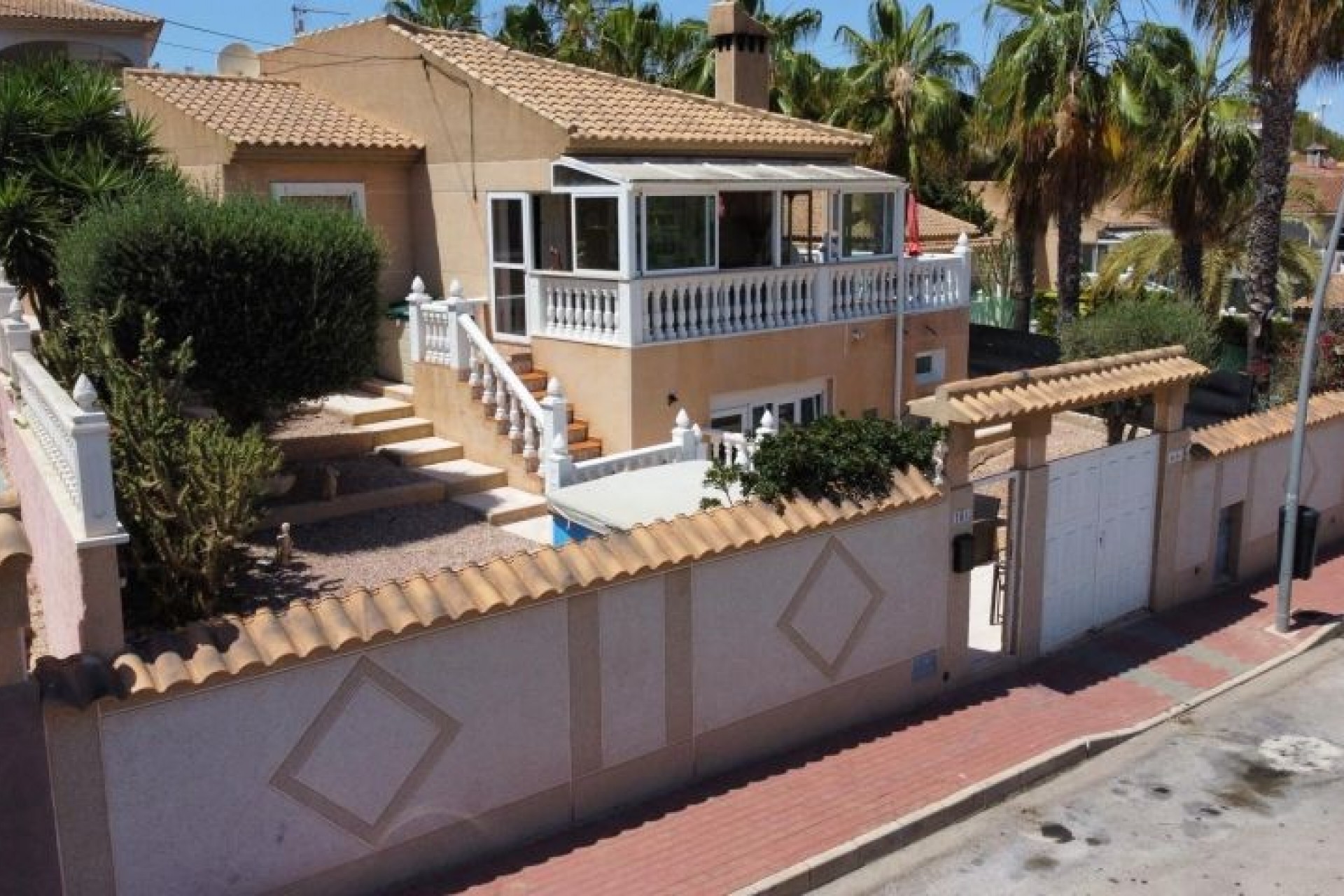 Återförsäljning - Villa -
Torrevieja - Costa Blanca