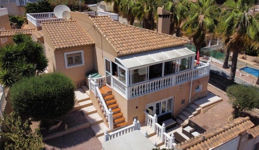 Återförsäljning - Villa -
Torrevieja - Costa Blanca