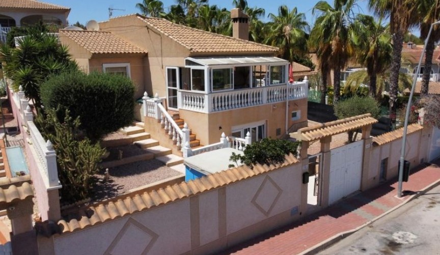 Återförsäljning - Villa -
Torrevieja - Costa Blanca