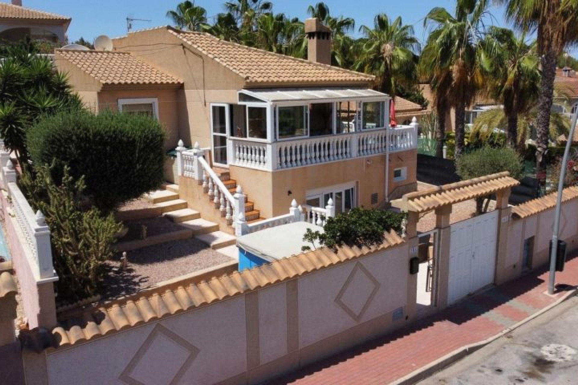 Återförsäljning - Villa -
Torrevieja - Costa Blanca