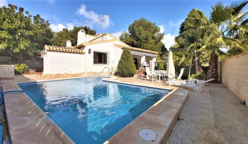 Återförsäljning - Villa -
Torrevieja - Costa Blanca