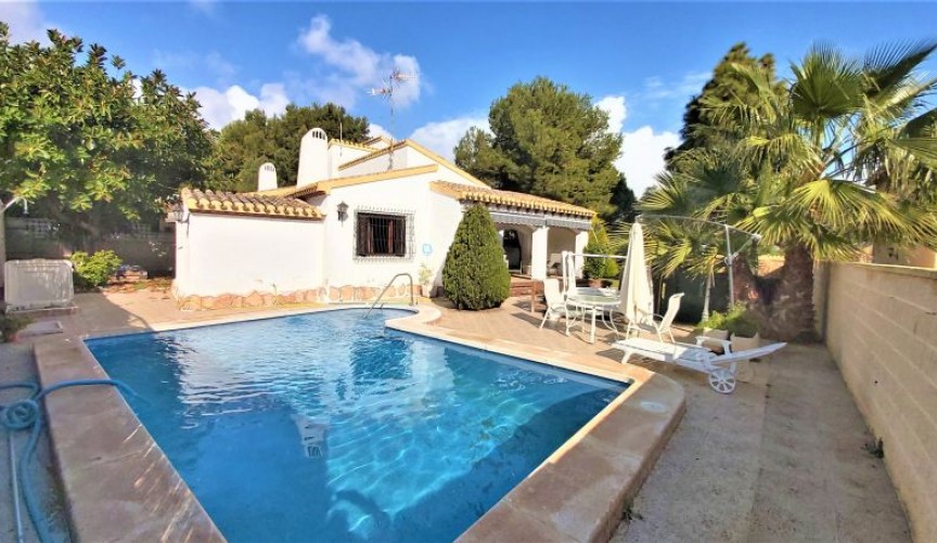 Återförsäljning - Villa -
Torrevieja - Costa Blanca