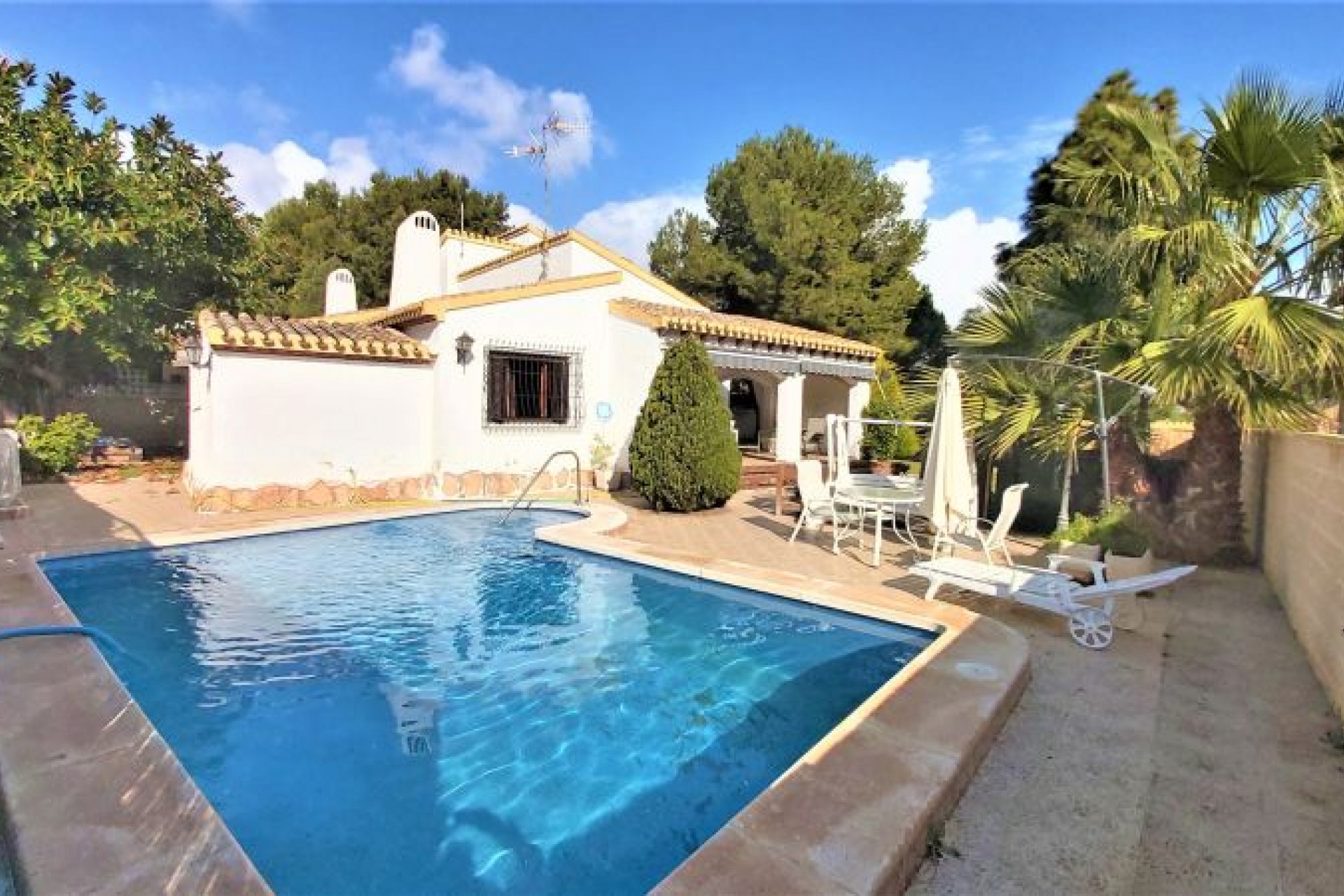 Återförsäljning - Villa -
Torrevieja - Costa Blanca