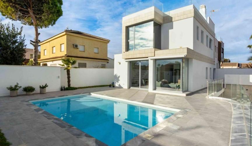 Återförsäljning - Villa -
Torrevieja - Costa Blanca